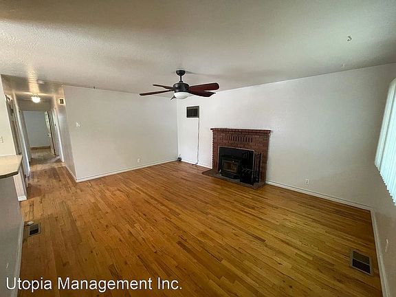 3rd image of 825 Washo Ln