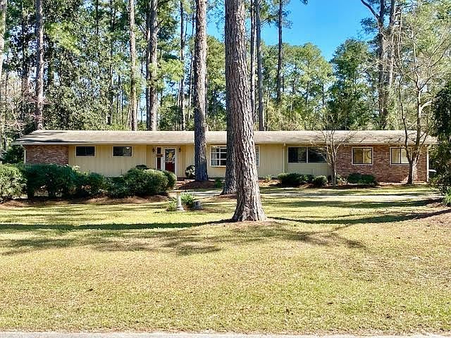 1st image of 2415 Meadowbrook Dr