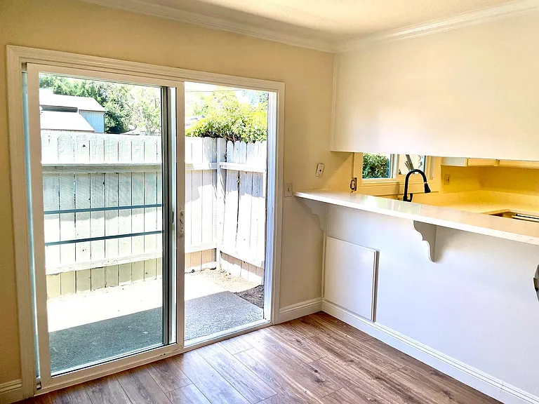 6366 Porterfield Ct — Photo 3