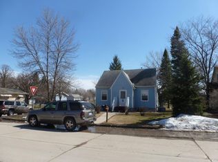 522 5th St SE, Hallock, MN 56728