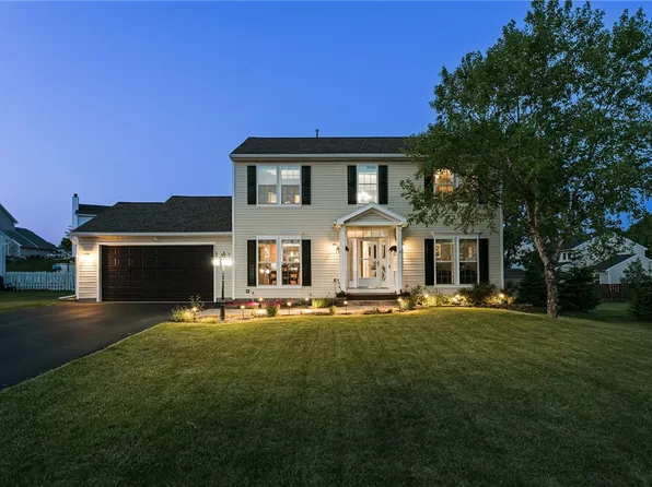 1135 Colonie Dr, Farmington, NY 14425