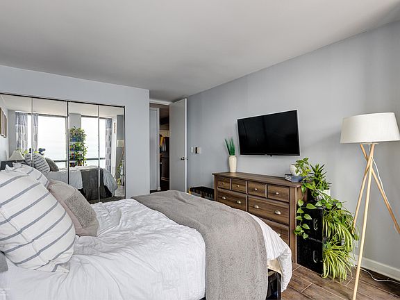 5th image of 1660 N Lasalle St #4007