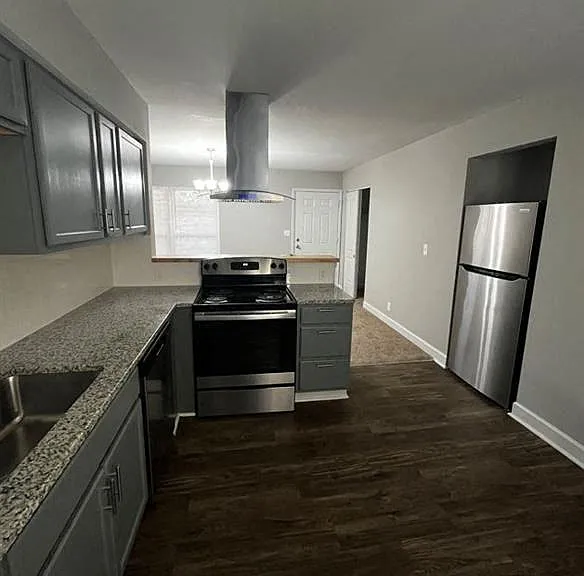 Skylark Point Apartments — Photo 17