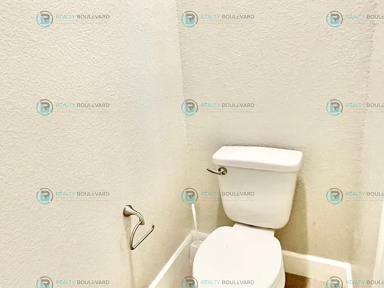 1815 Dark Horse Rd #B — Photo 39