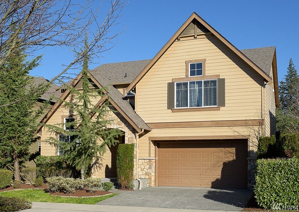 Privacy and Upscale Living in this Beautiful Murray Franklyn Home. Rare find 3 car tandem garage! 