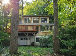 66 Lake Dr, Hawley, PA 18428