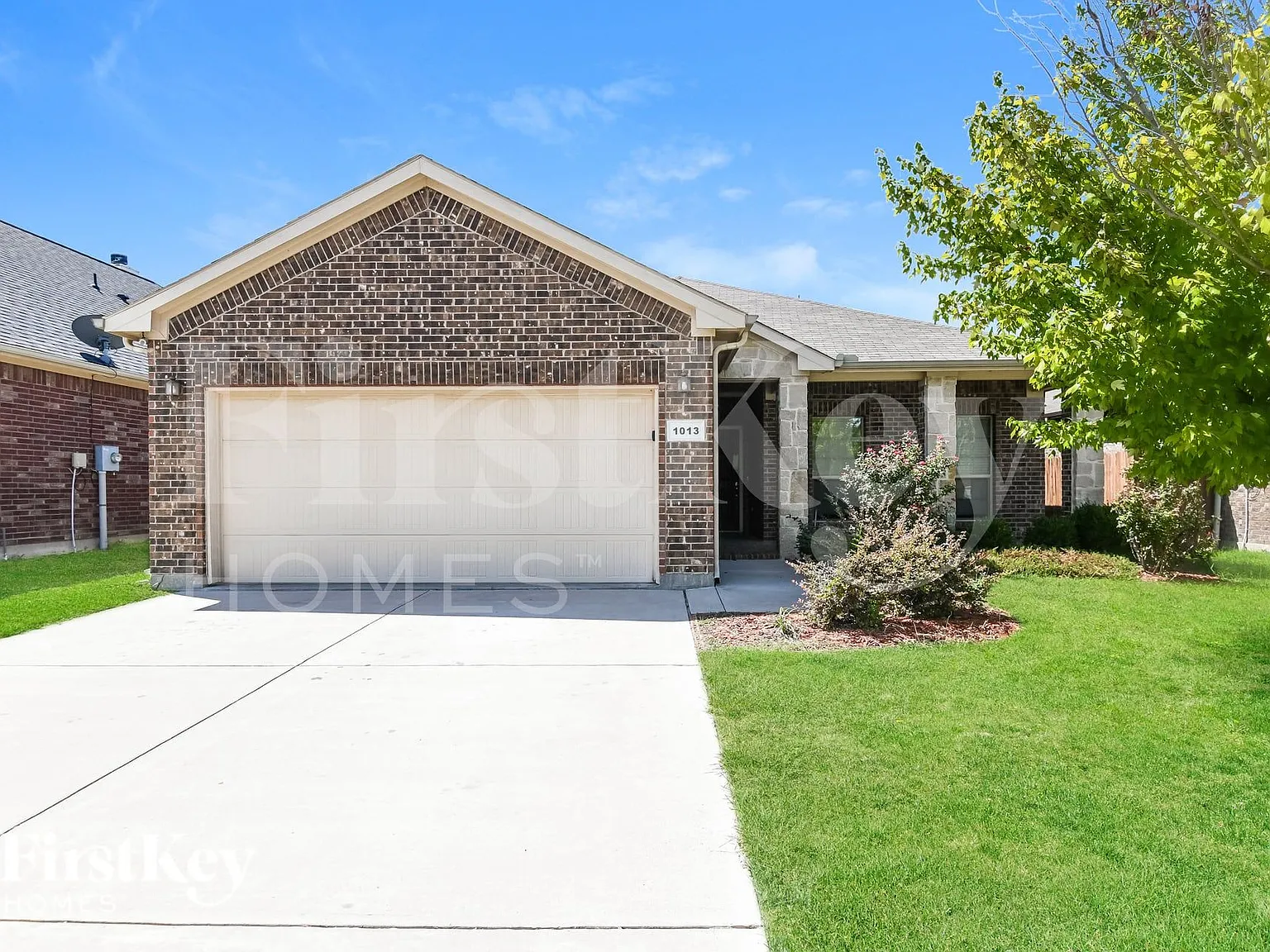 3 bed, 2.0 bath, 1490 sqft, $2,285 — Photo 1