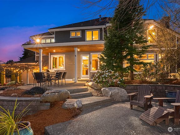 Expansive private back yard features multiple entertaining spaces>