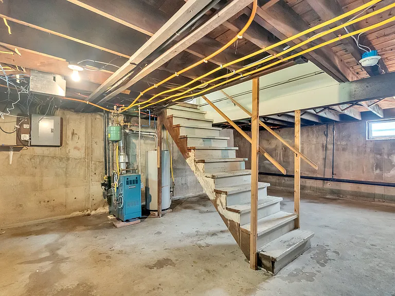Savin Court Apartments — Photo 32
