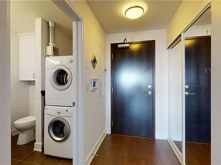 1035 Bank St #1501 — Photo 4