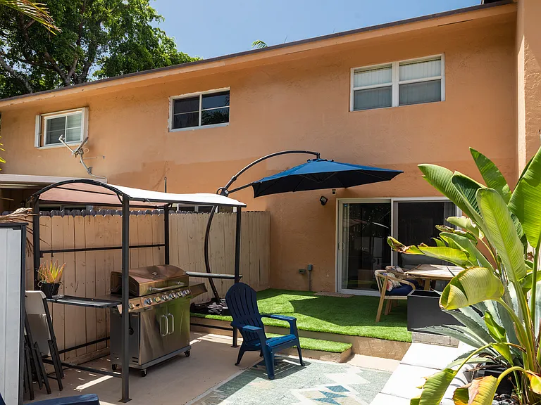 450 SE 7th St #232 — Photo 31