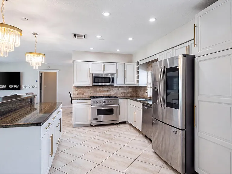 5321 Lincoln St — Photo 10