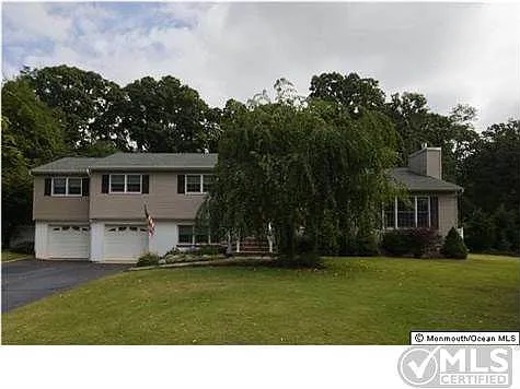 11 Majestic Ave photo 1