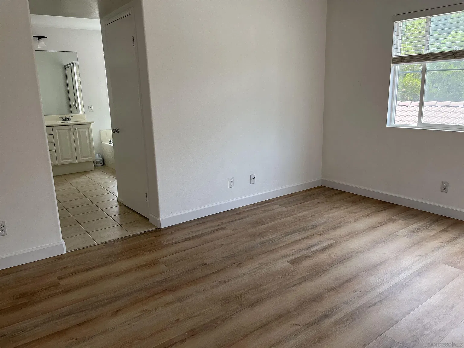 3 bed, 2.5 bath, 1714 sqft, $4,850 — Photo 4