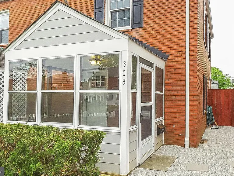 308 S Veitch St — Photo 22
