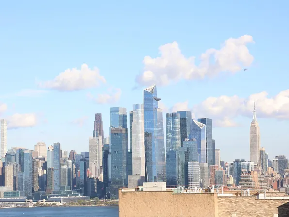 605 New York Avenue image 10 of 13