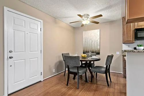 Vista Apartments — Photo 6