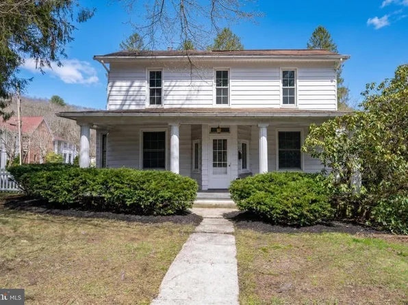 449 S 3rd St, Oakland, MD 21550