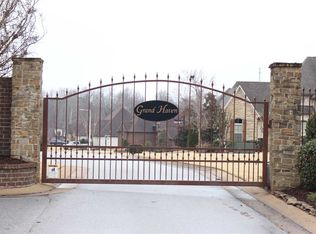 104 Grand Haven Dr, Jackson, TN 38305