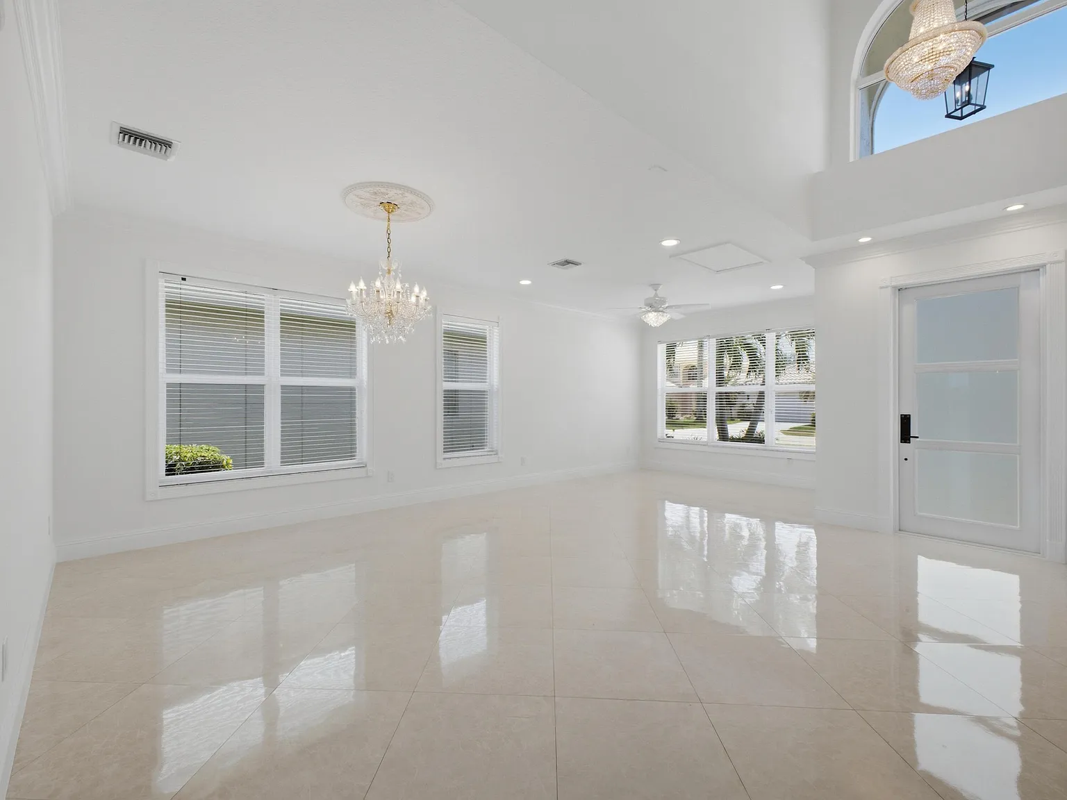 3 bed, 2.5 bath, 2400 sqft, $6,900 — Photo 4