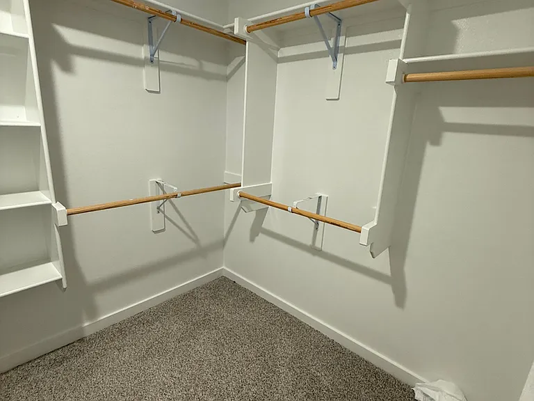 4340 Sloan Dr — Photo 22