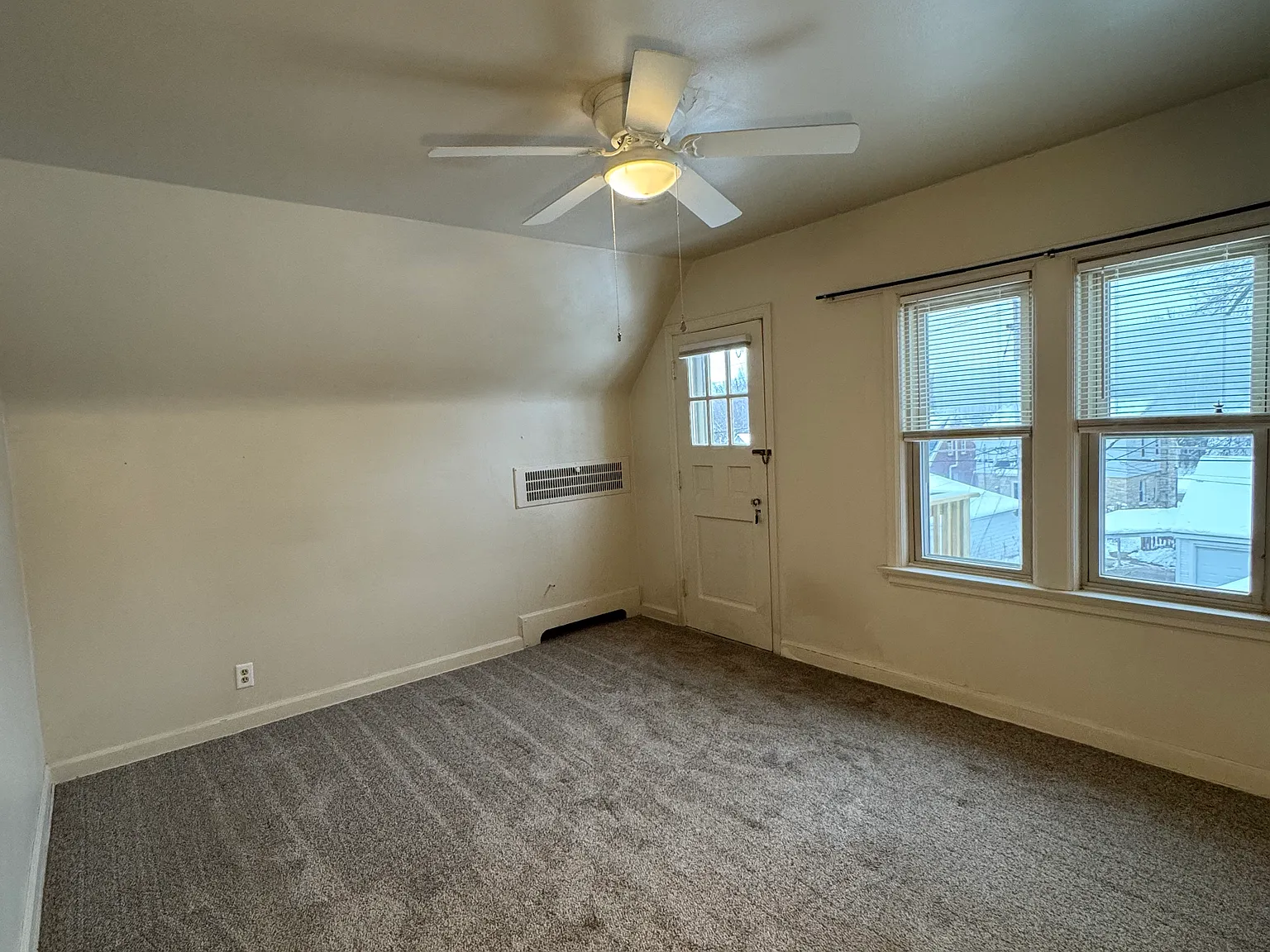 2 bed, 839 sqft, $1,475 — Photo 3