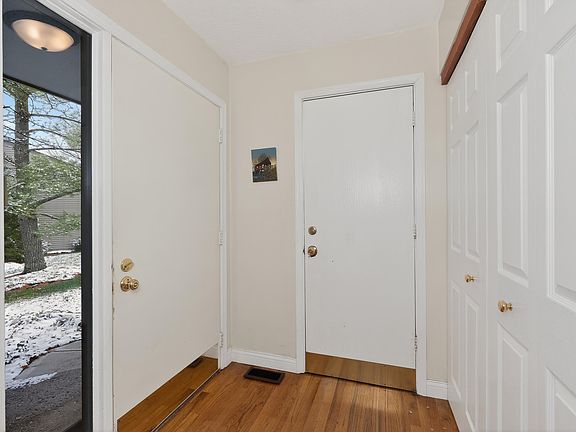 4th image of 934 Dry Valley Ct