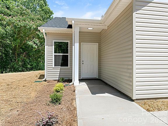 2nd image of 4470 Kingsbury Rd