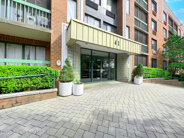 41 Wellington Ct APT 3E, Staten Island, NY 10314