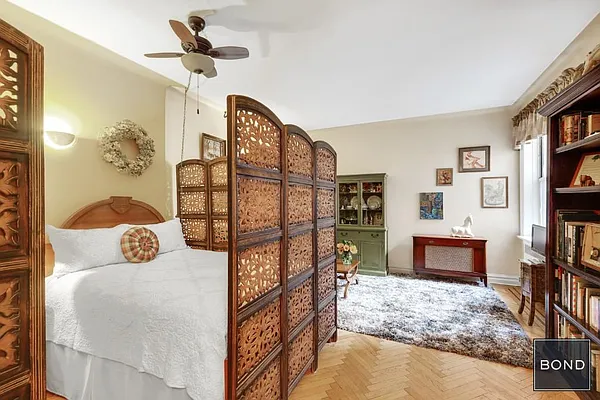 Sold by Bond New York | media 5