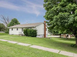 131 W Wilson St, Oxford, IA 52322