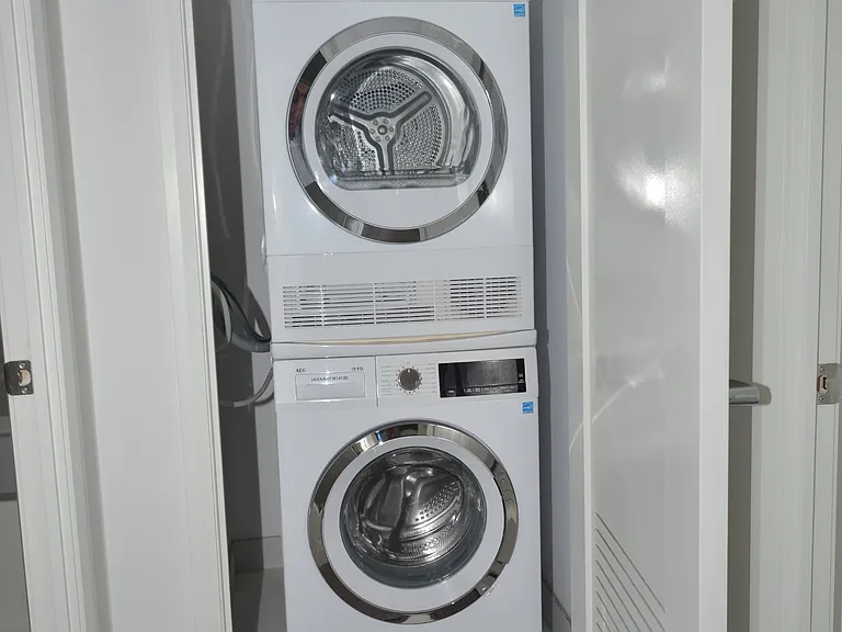 75 James St N #1808 — Photo 34