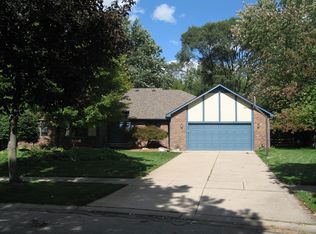 17556 Laurel Dr, Livonia, MI 48152