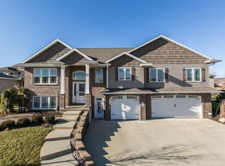 2273 Jill Dr, Asbury, IA 52002