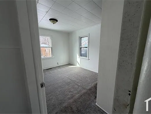 3 bed, 912 sqft, $1,300 — Photo 2