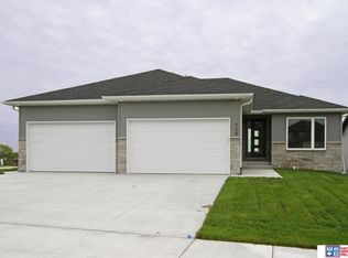 920 N 107th St, Lincoln, NE 68527