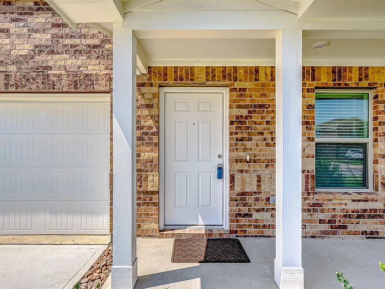 1495 Twilight Green Dr — Photo 4