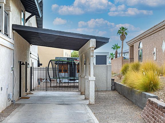 3rd image of 2711 Plaza Verde