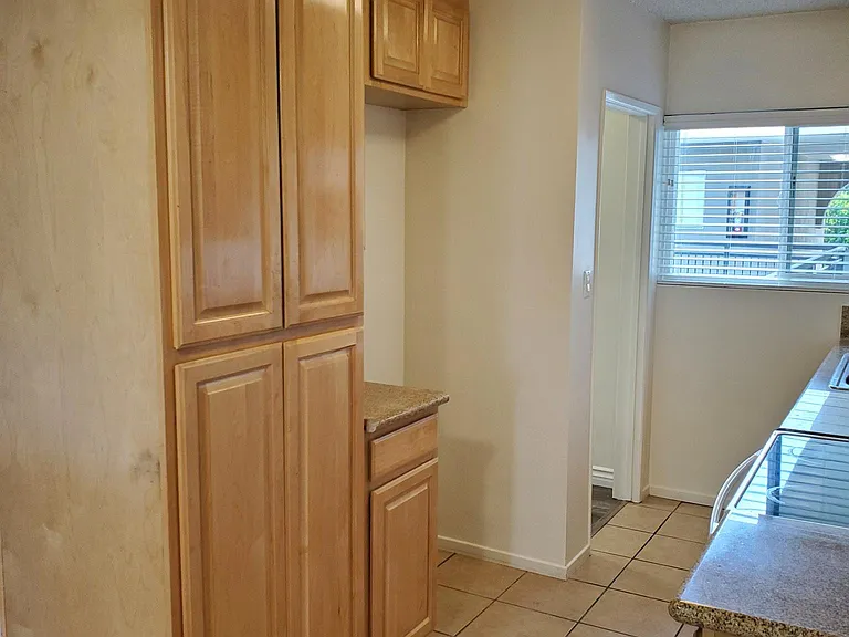 5760 Whitsett Ave #J — Photo 3
