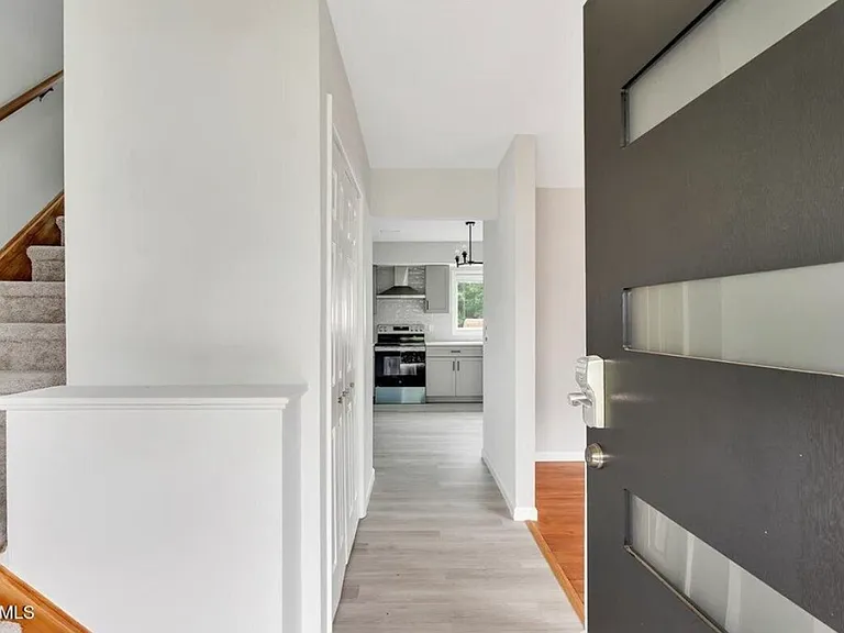 8 Woodland Dr — Photo 4