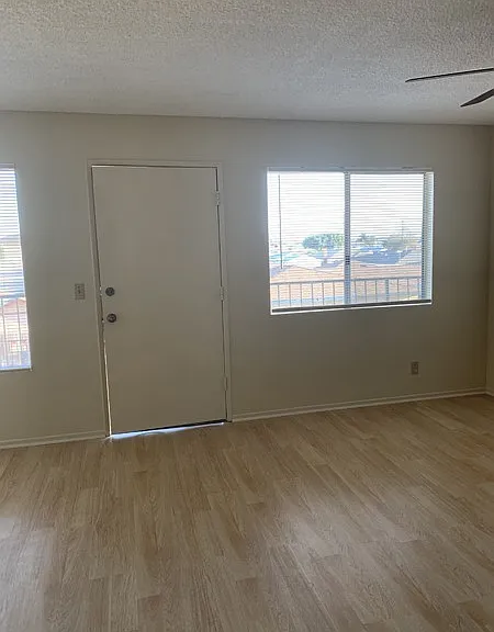 13415 Doty Ave — Photo 11