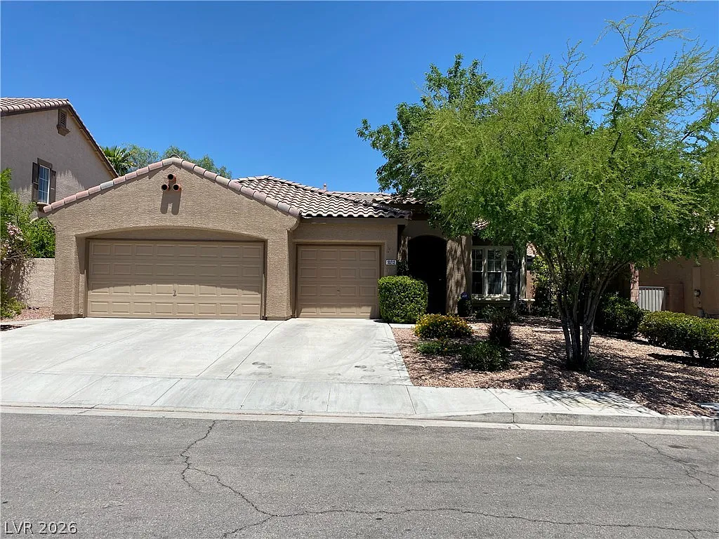 3 bed, 2.0 bath, 1746 sqft, $2,399 — Photo 1
