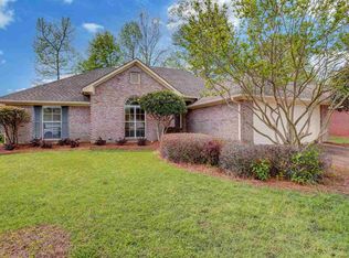 202 Old Town Ln, Brandon, MS 39042