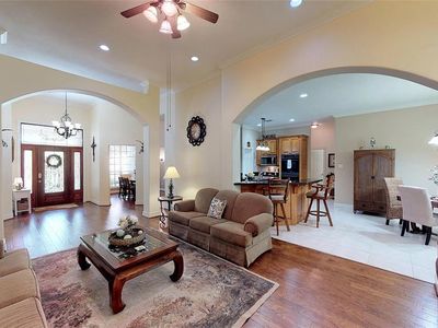 40 Lake Oaks Blvd, Coldspring, TX, 77331