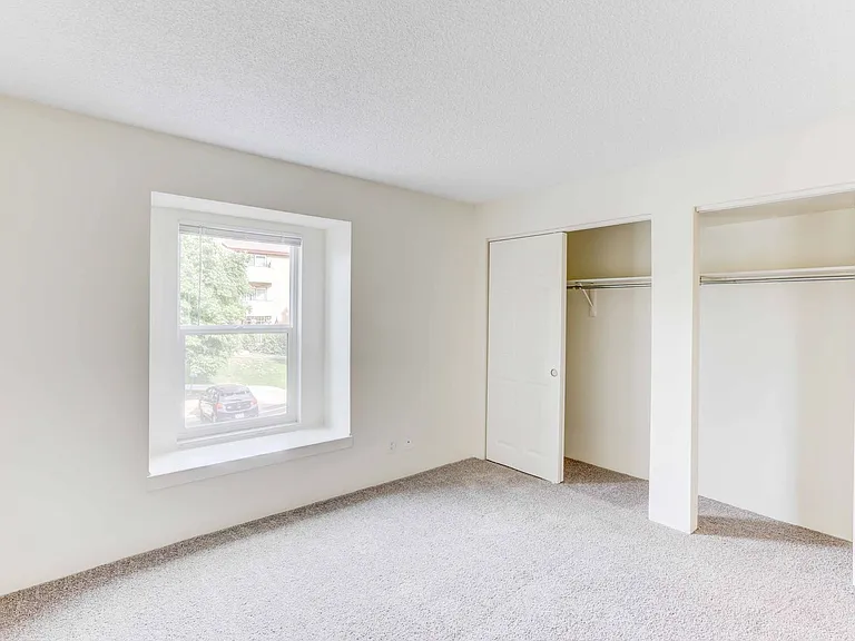 Americana Lakewood Apartments — Photo 36