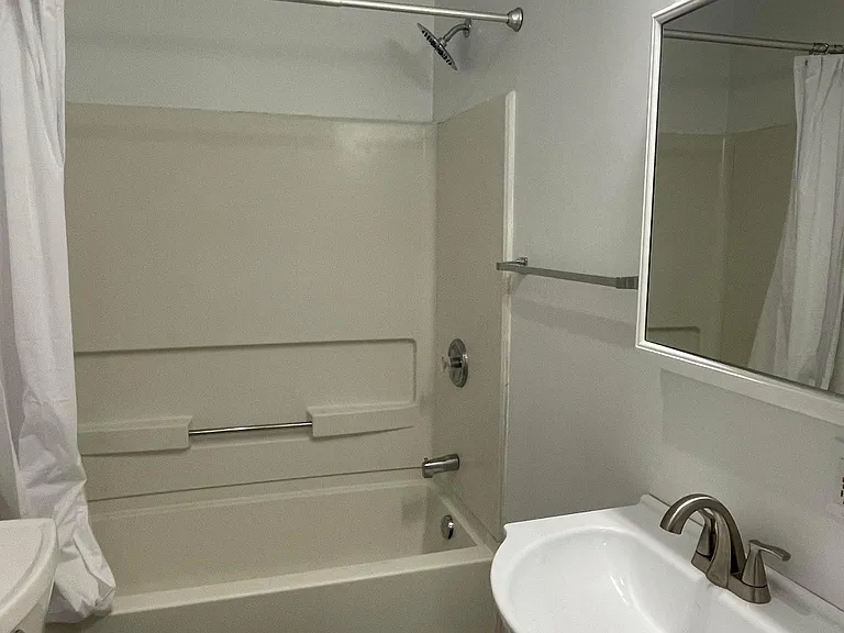 2713 Hibbert Ave — Photo 8