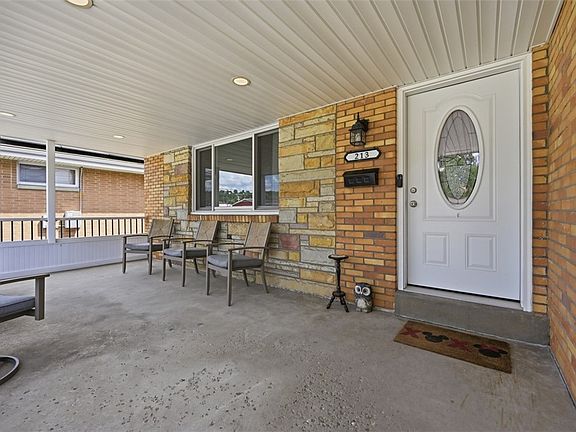 5th image of 213 Maxwell St