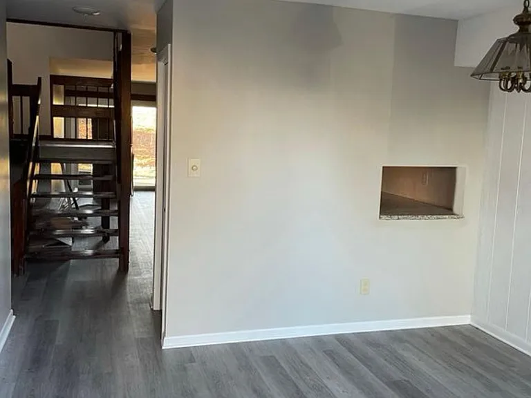 115 Beechnut St #G10 — Photo 15