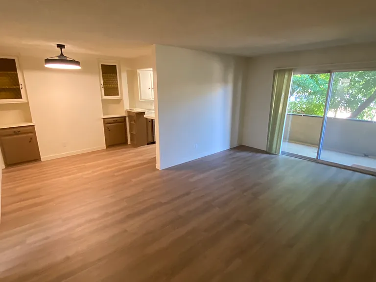 3526 Mentone Ave #7 — Photo 2
