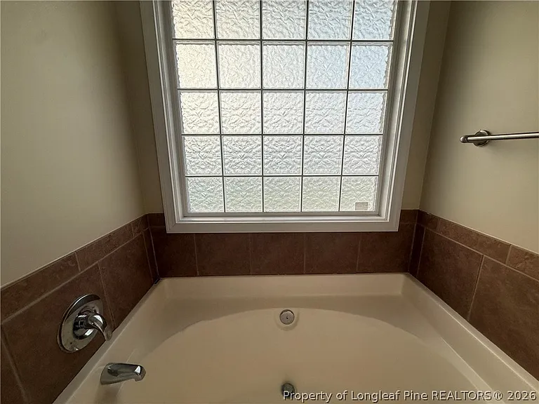 696 Fairfield Cir — Photo 8